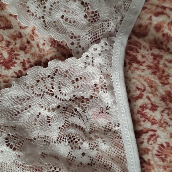 Shiny white lace string tie bralette - Picture 3 of 4